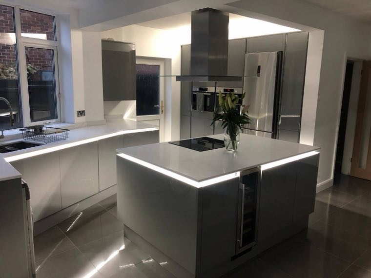 Grey gloss handleless kitchen