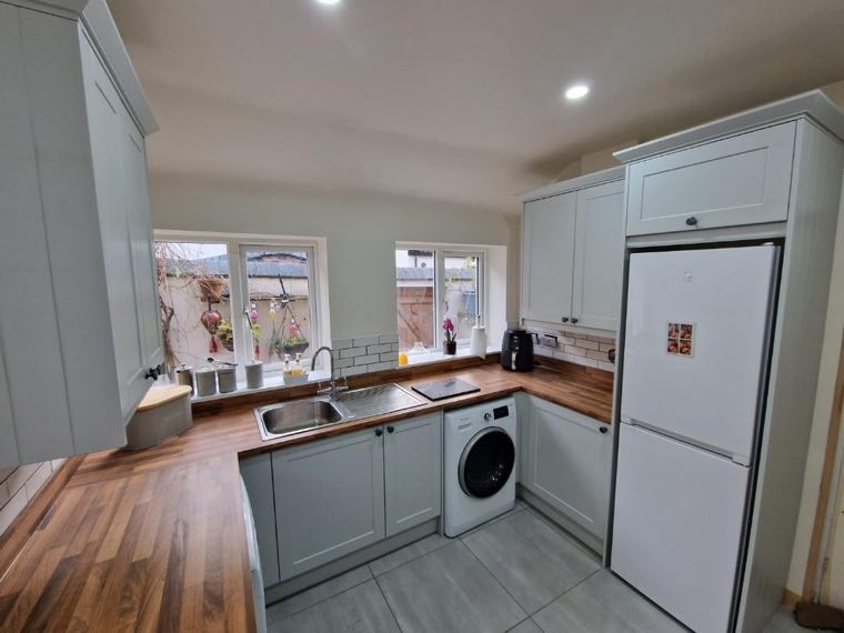 Kitchen with integrated appliances